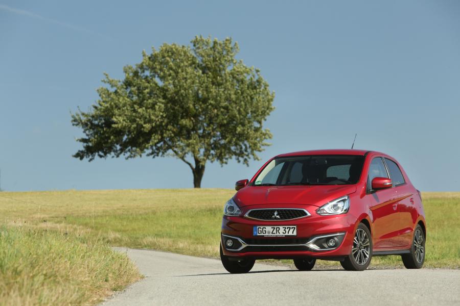  Mitsubishi Space Star 2016 года  (EU) (фото 2 из 45)